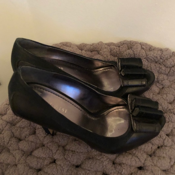 Black Peep Toe Pumps - Picture 8 of 8